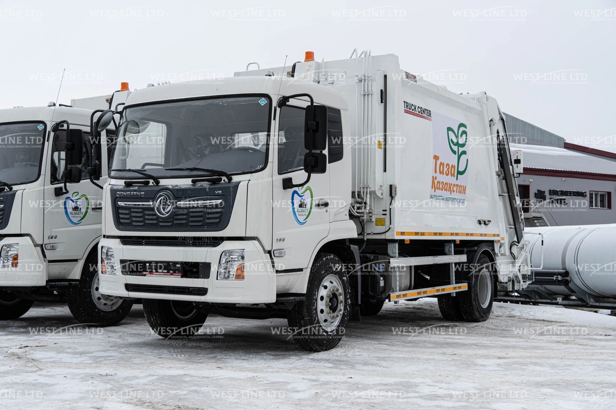 musorovoz-c-zadnej-zagruzkoj-na-shassi-dongfeng-6 image