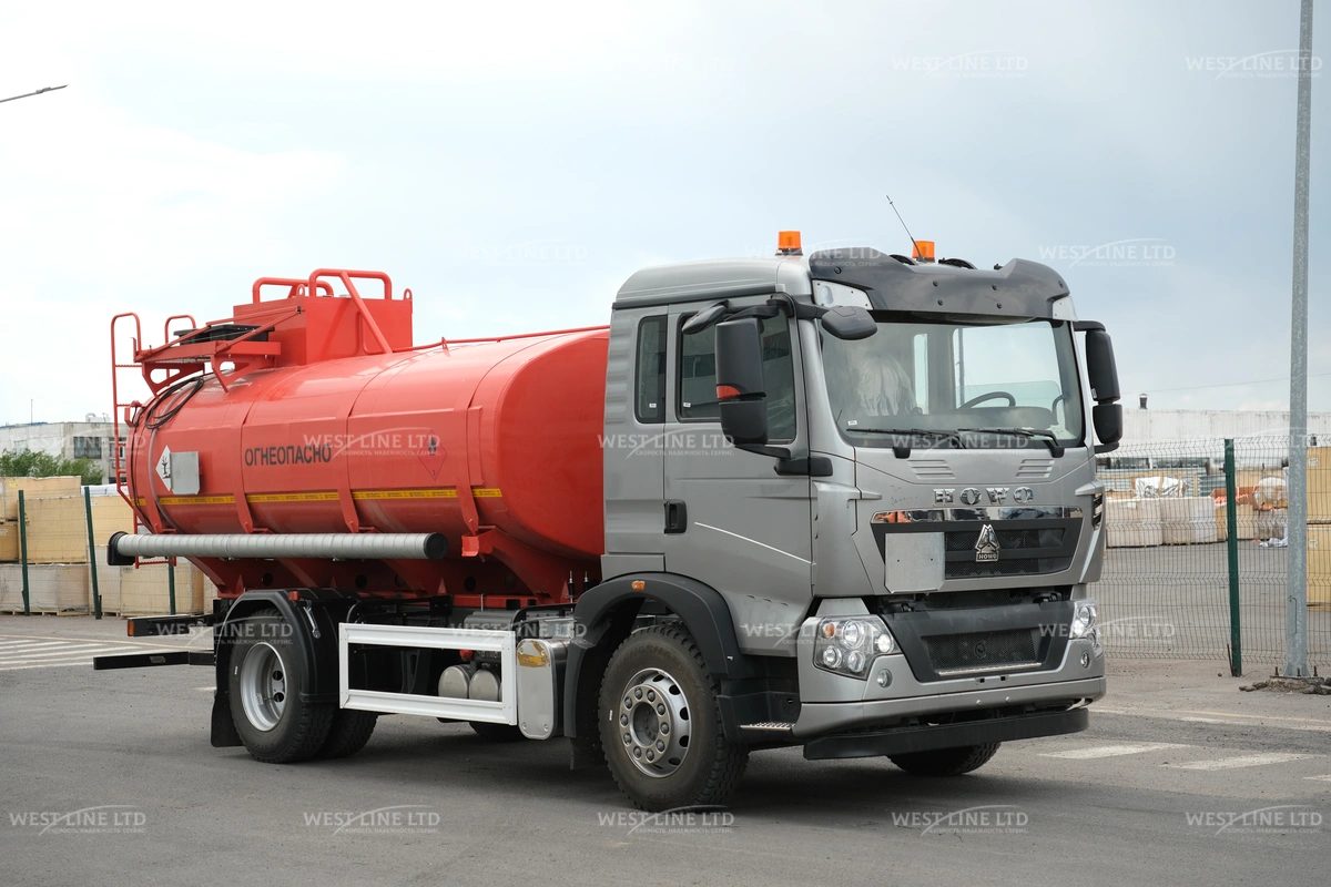 avtotoplivozapravshchik-howo-t5g-s-cisternoj-obyomom-13-m-02 image Купить АТЗ на шасси HOWO T5G - продажа автотопливозаправщиков