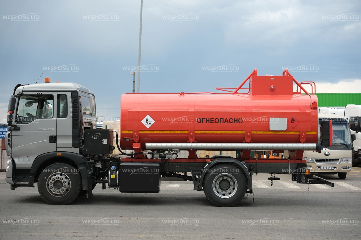 avtotoplivozapravshchik-howo-t5g-s-cisternoj-obyomom-13-m-08 image Купить АТЗ на шасси HOWO T5G - продажа автотопливозаправщиков