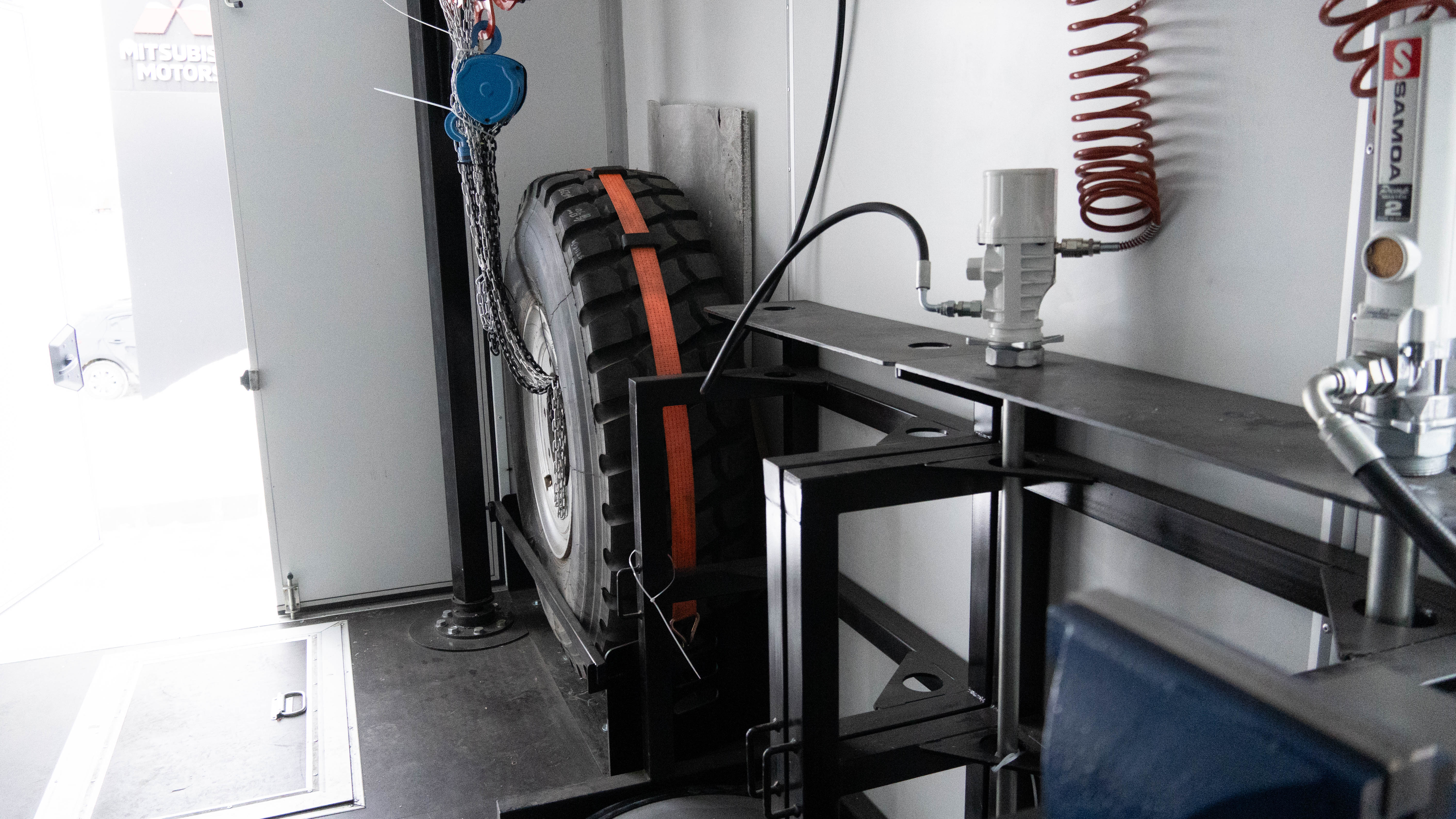 peredvizhnaja-avtoremontnaja-masterskaja-parm-s-maslorazdatochnoj-stanciej-na-shassi-howo-t5g-16 image