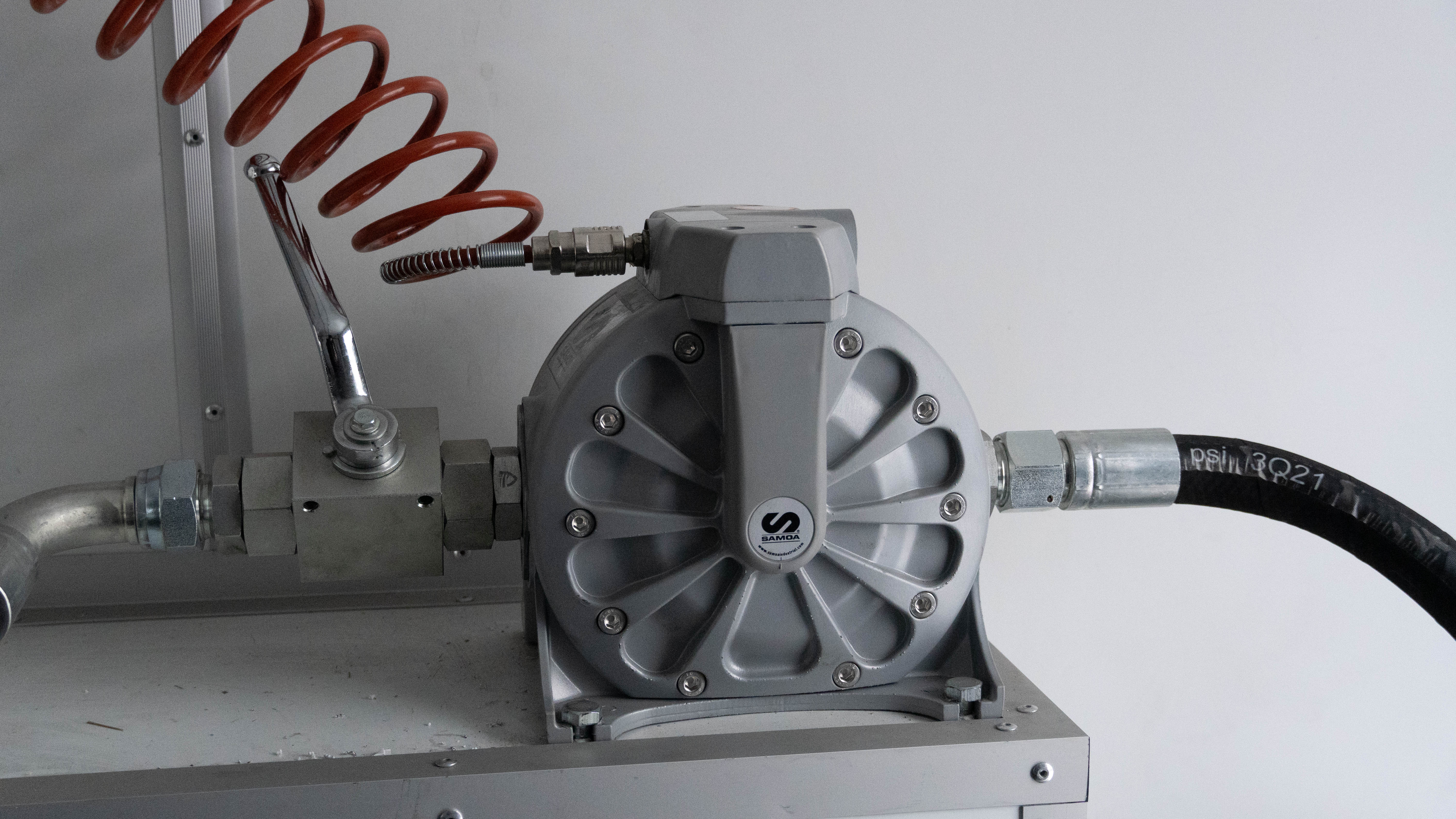 peredvizhnaja-avtoremontnaja-masterskaja-parm-s-maslorazdatochnoj-stanciej-na-shassi-howo-t5g-19 image