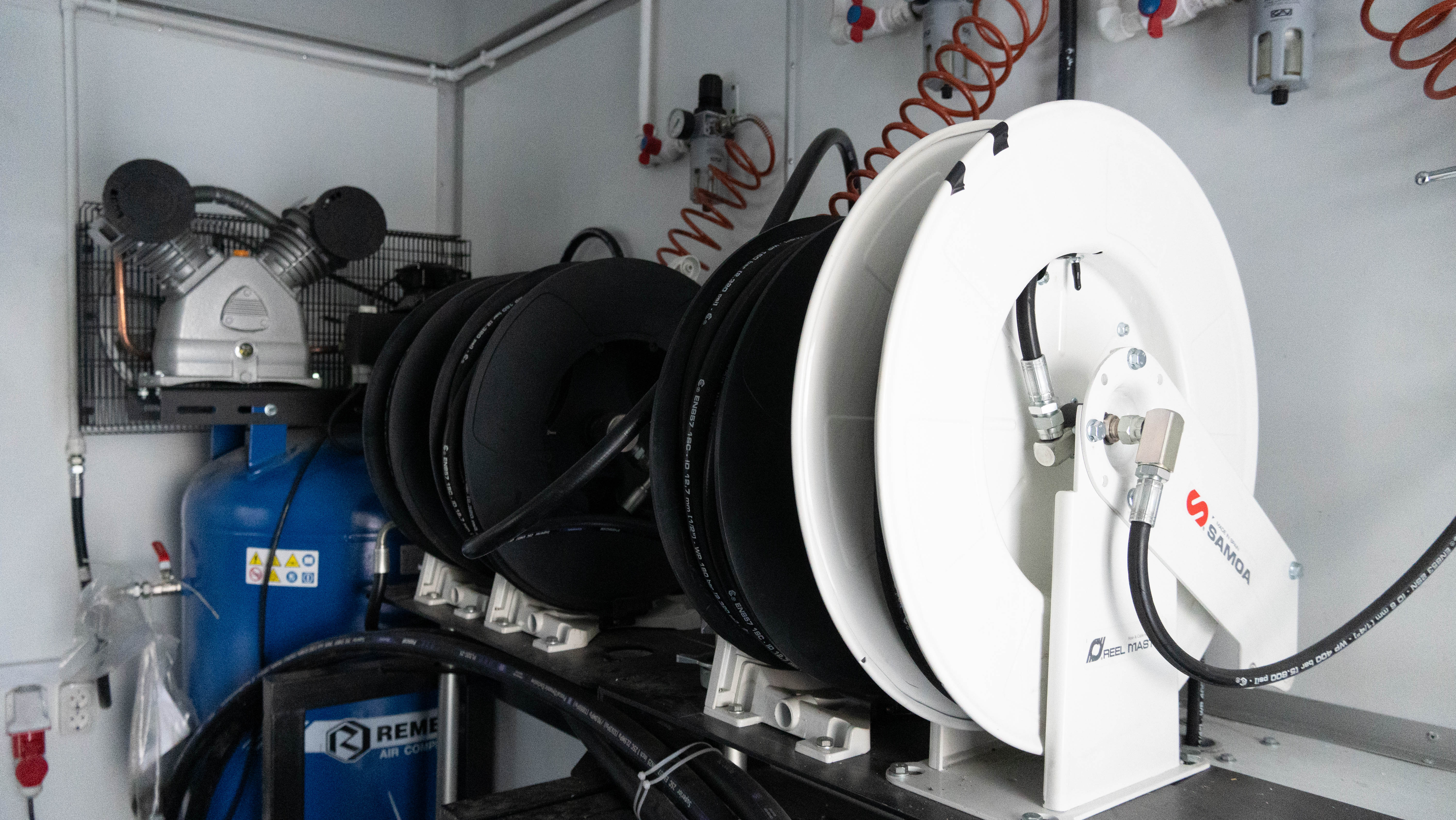 peredvizhnaja-avtoremontnaja-masterskaja-parm-s-maslorazdatochnoj-stanciej-na-shassi-howo-t5g-20 image