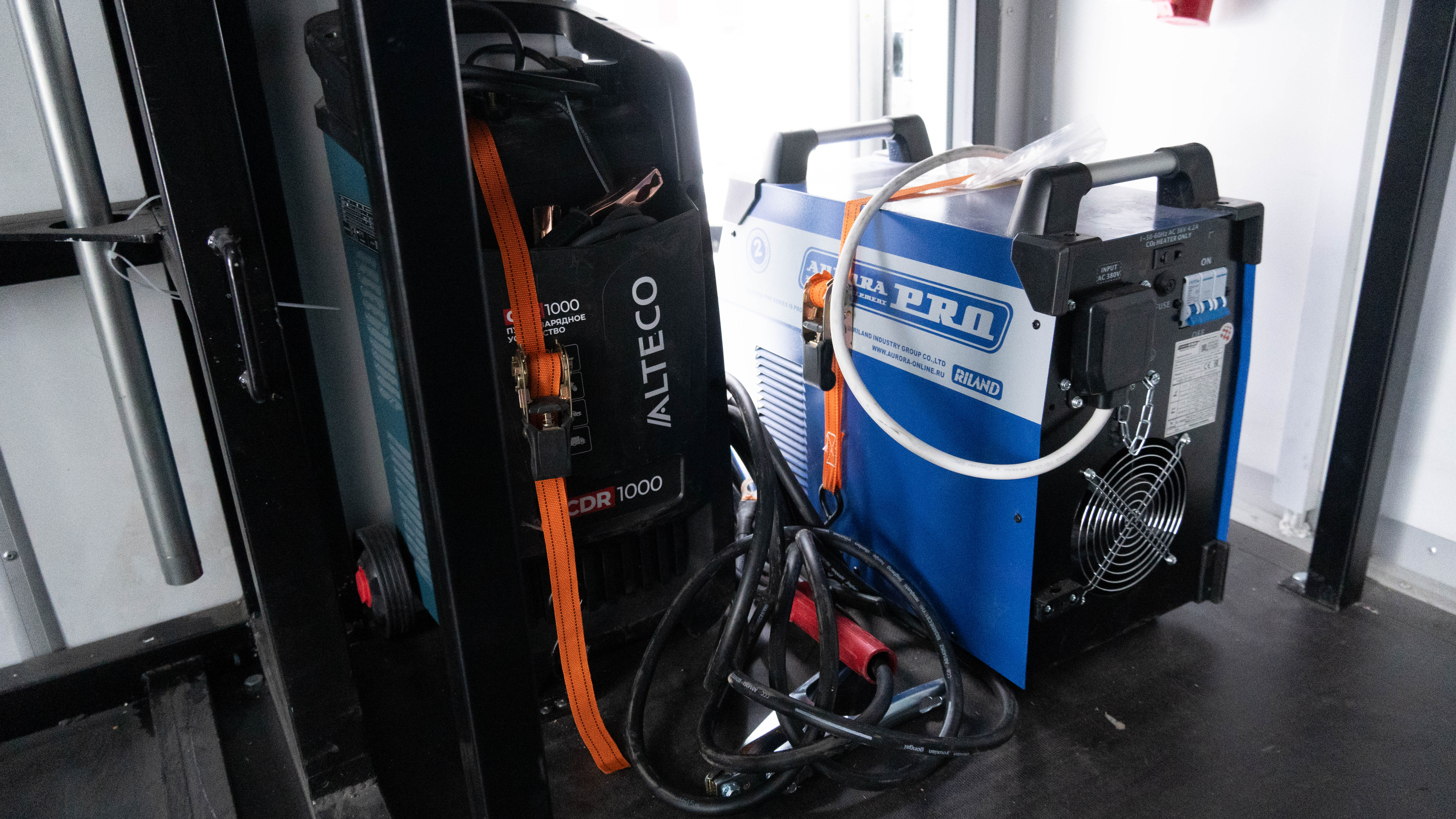 peredvizhnaja-avtoremontnaja-masterskaja-parm-s-maslorazdatochnoj-stanciej-na-shassi-howo-t5g-23 image