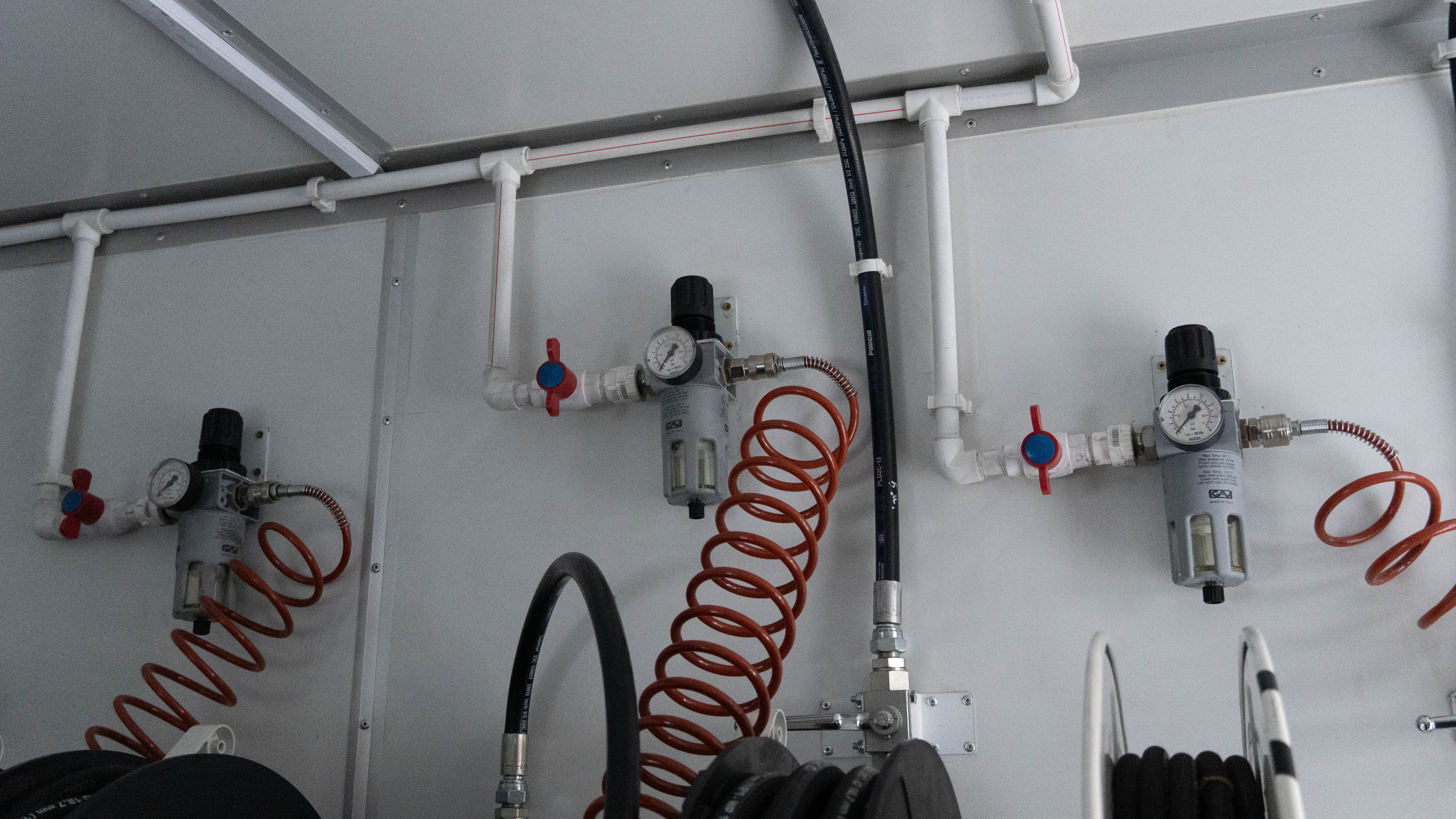 peredvizhnaja-avtoremontnaja-masterskaja-parm-s-maslorazdatochnoj-stanciej-na-shassi-howo-t5g-25 image