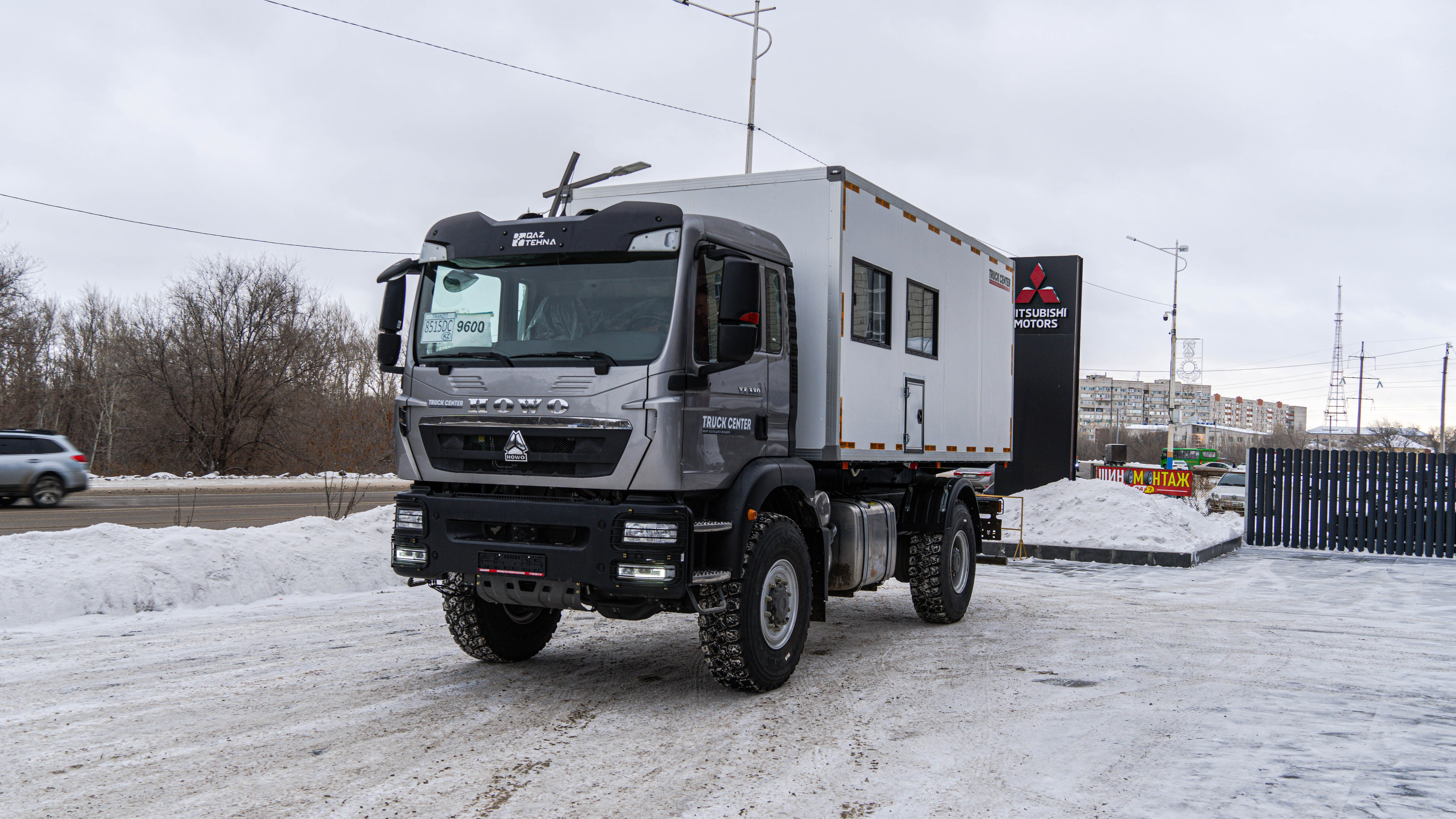 peredvizhnaja-avtoremontnaja-masterskaja-parm-s-maslorazdatochnoj-stanciej-na-shassi-howo-t5g-26 image