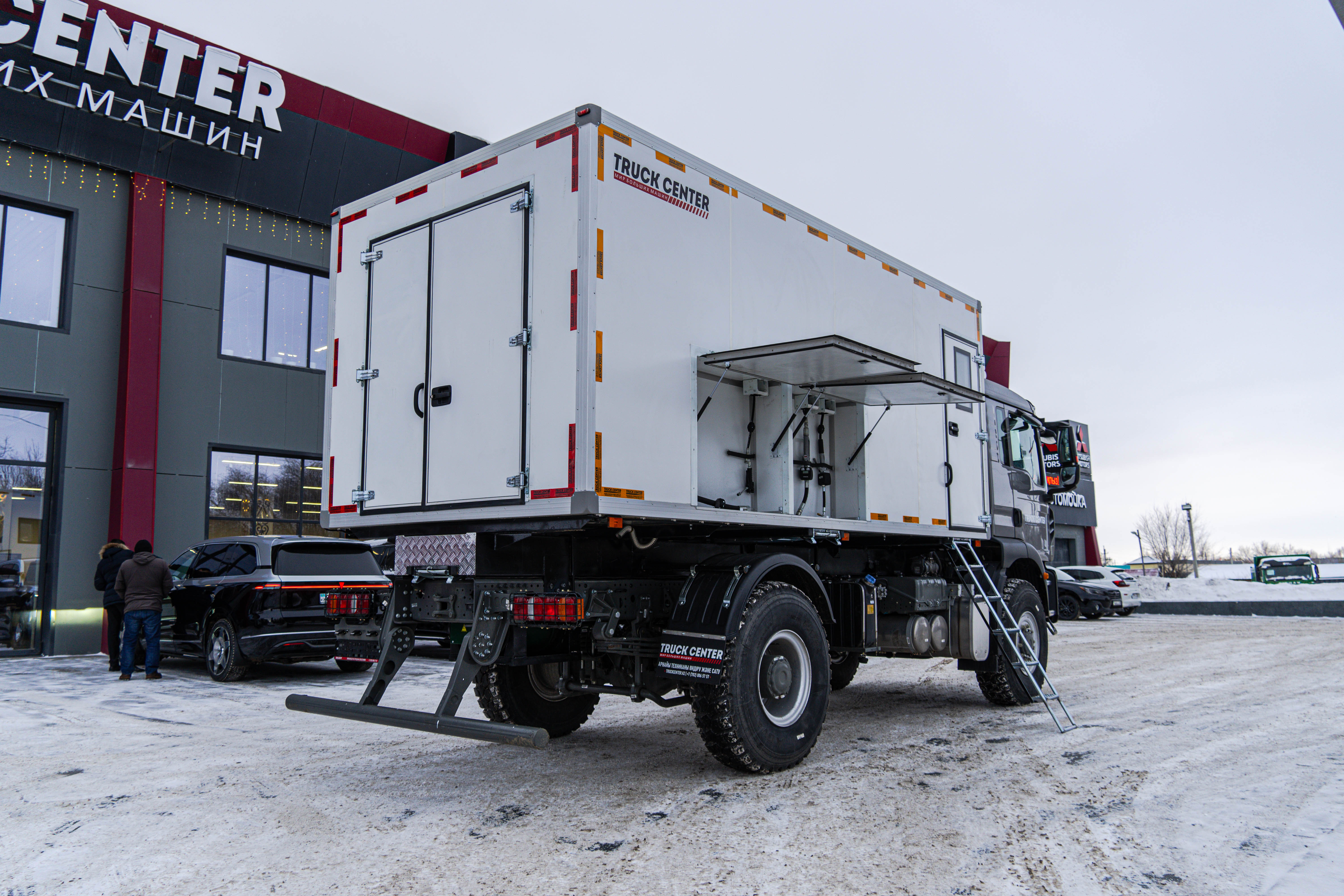 peredvizhnaja-avtoremontnaja-masterskaja-parm-s-maslorazdatochnoj-stanciej-na-shassi-howo-t5g-9 image