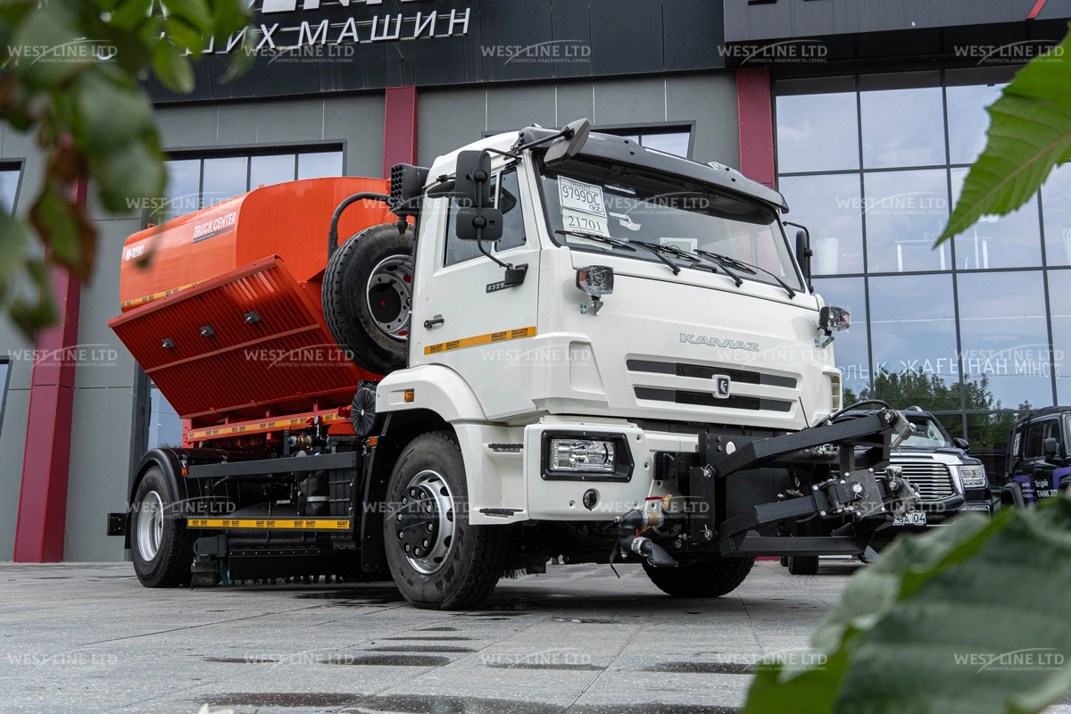 Фото комбинированной дорожной машины КО-829А1 на шасси КАМАЗ-43253