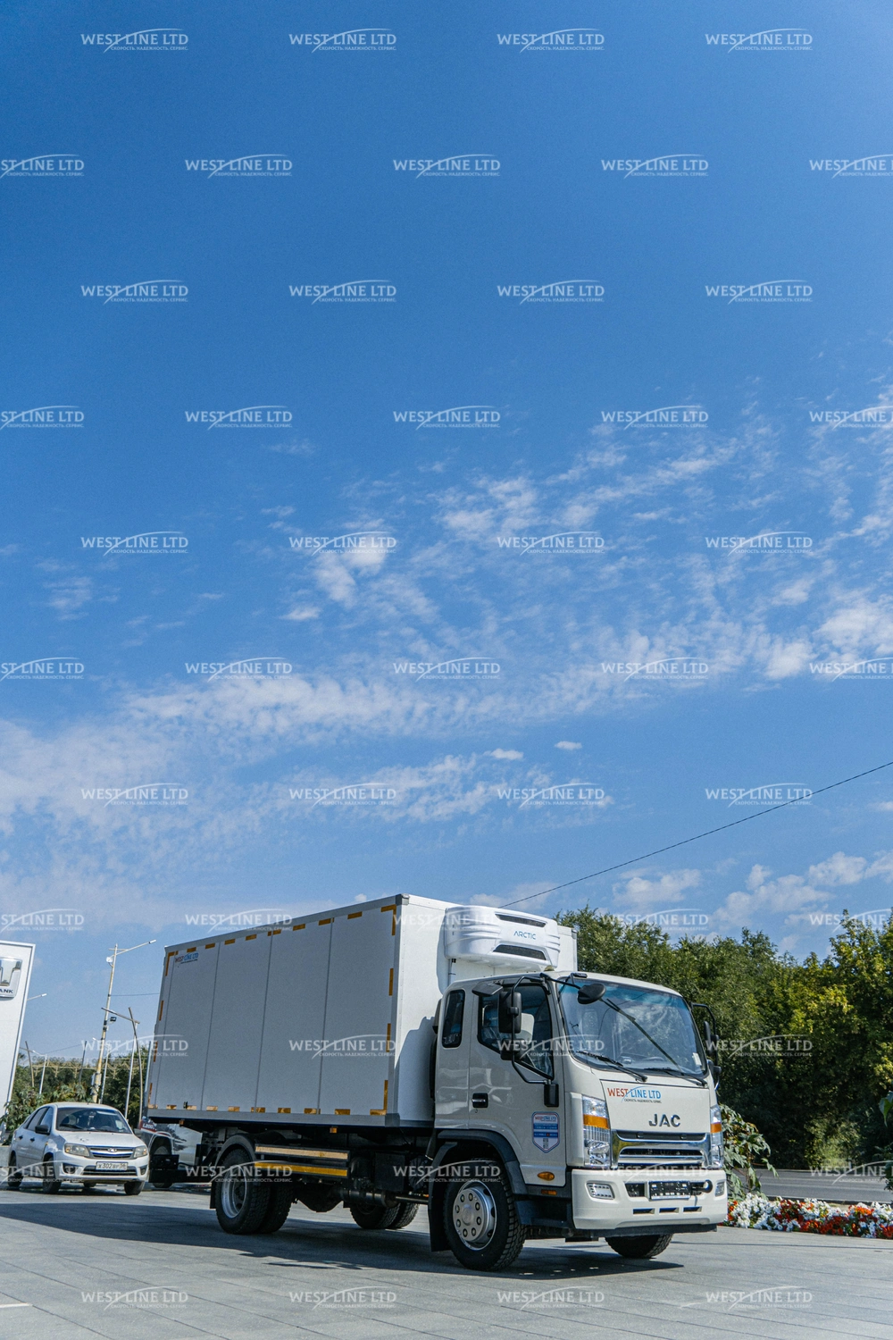 izotermicheskij-furgon-s-refrizheratorom-arctic-xl-na-shassi-jac-n120-e-5-4h2-07 image Купить фургон (рефрижератор) JAC N120 в Казахстане