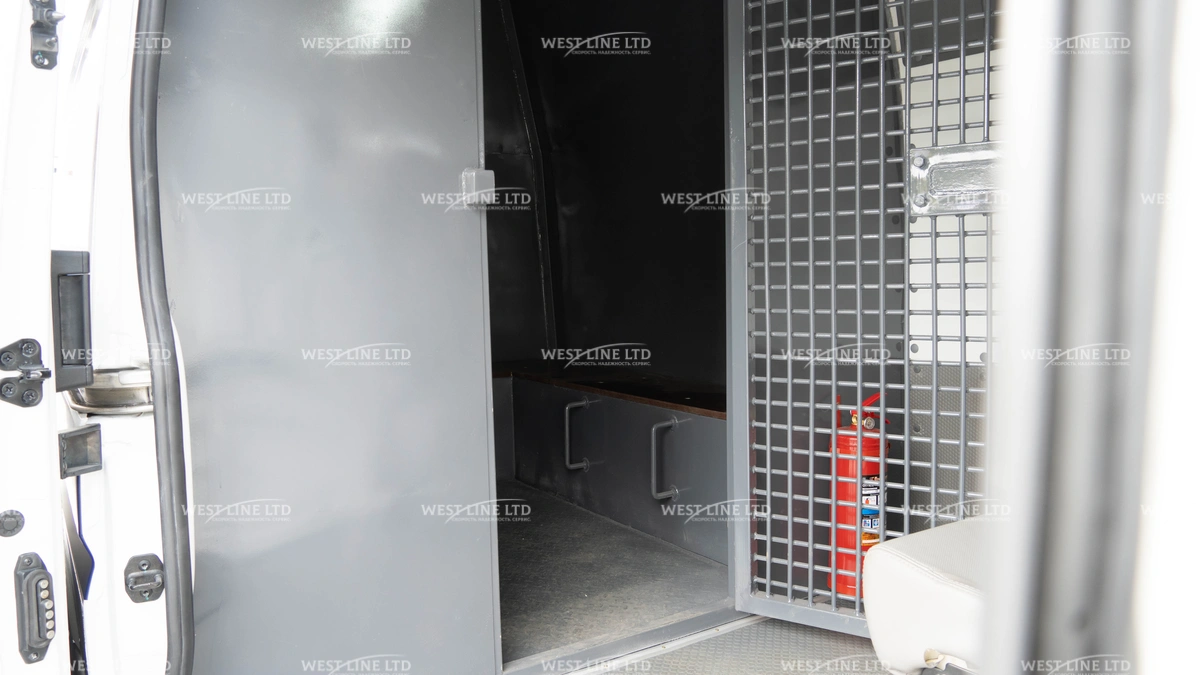 avtomobil-dlja-perevozki-sledstvenno-arestovannyh-lic-na-baze-foton-toano-19 image