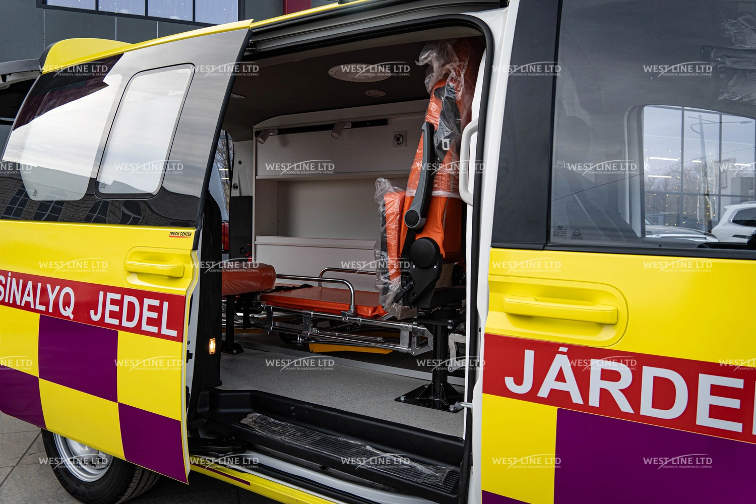 avtomobil-skoroj-medicinskoj-pomoshhi-na-baze-hyundai-staria-3 image