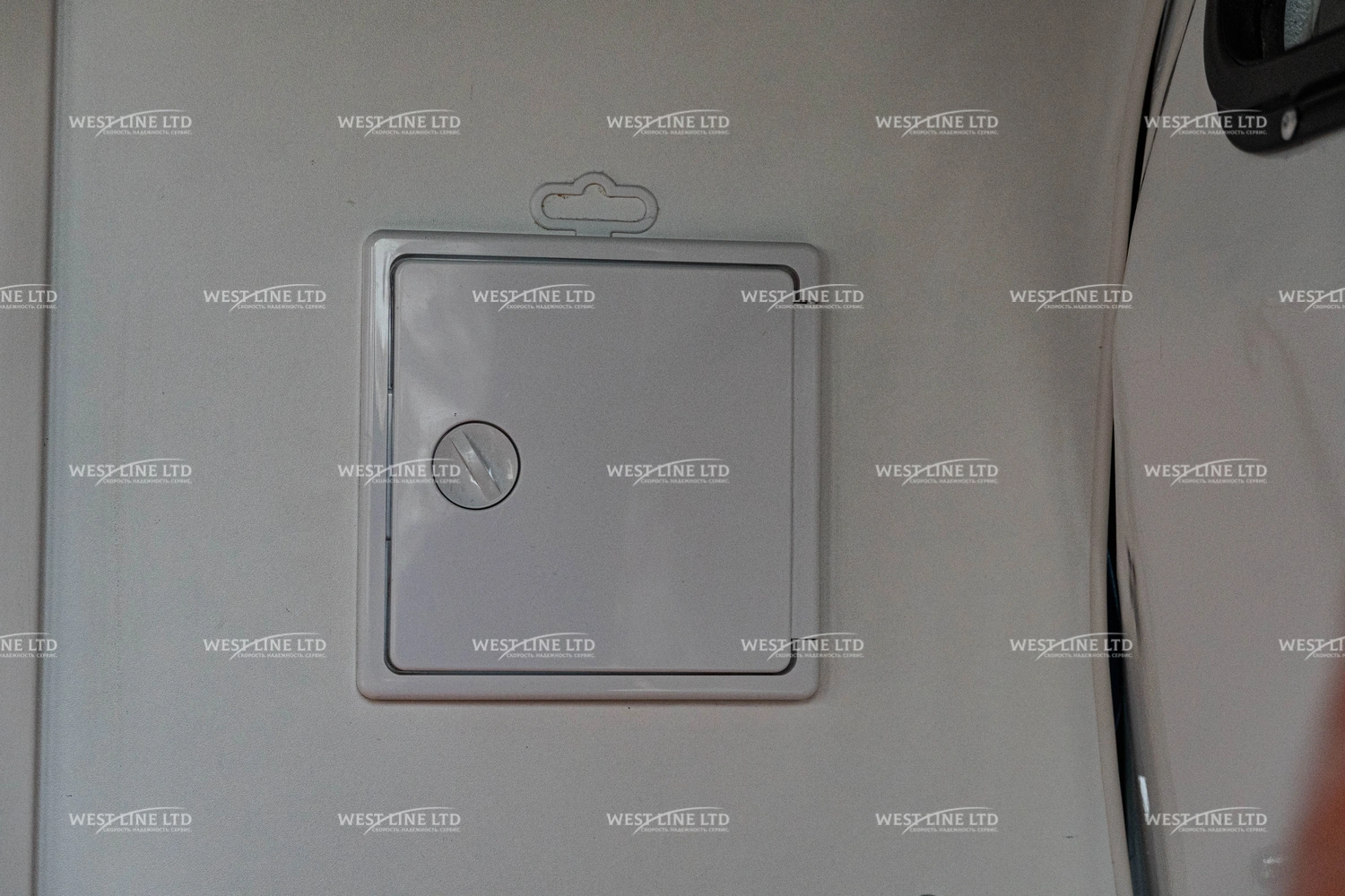 avtomobil-skoroj-medicinskoj-pomoshhi-na-baze-hyundai-staria-6 image