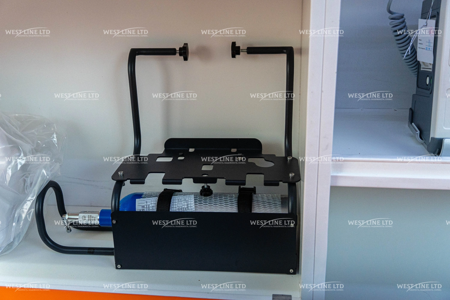 avtomobil-skoroj-medicinskoj-pomoshhi-na-baze-toyota-hiace-19 image