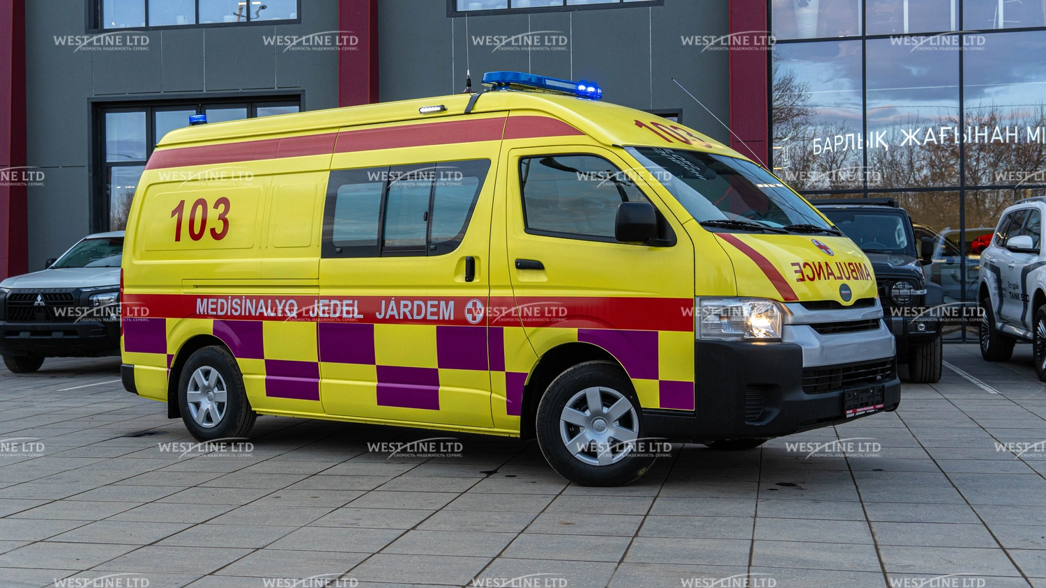 avtomobil-skoroj-medicinskoj-pomoshhi-na-baze-toyota-hiace-5 image