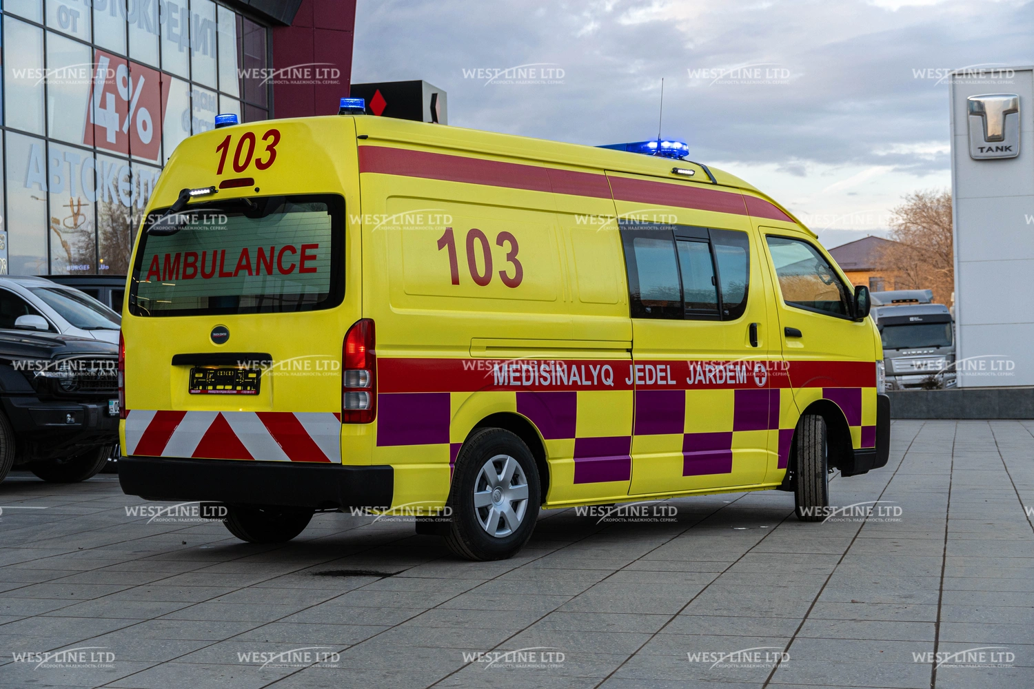 avtomobil-skoroj-medicinskoj-pomoshhi-na-baze-toyota-hiace-6 image