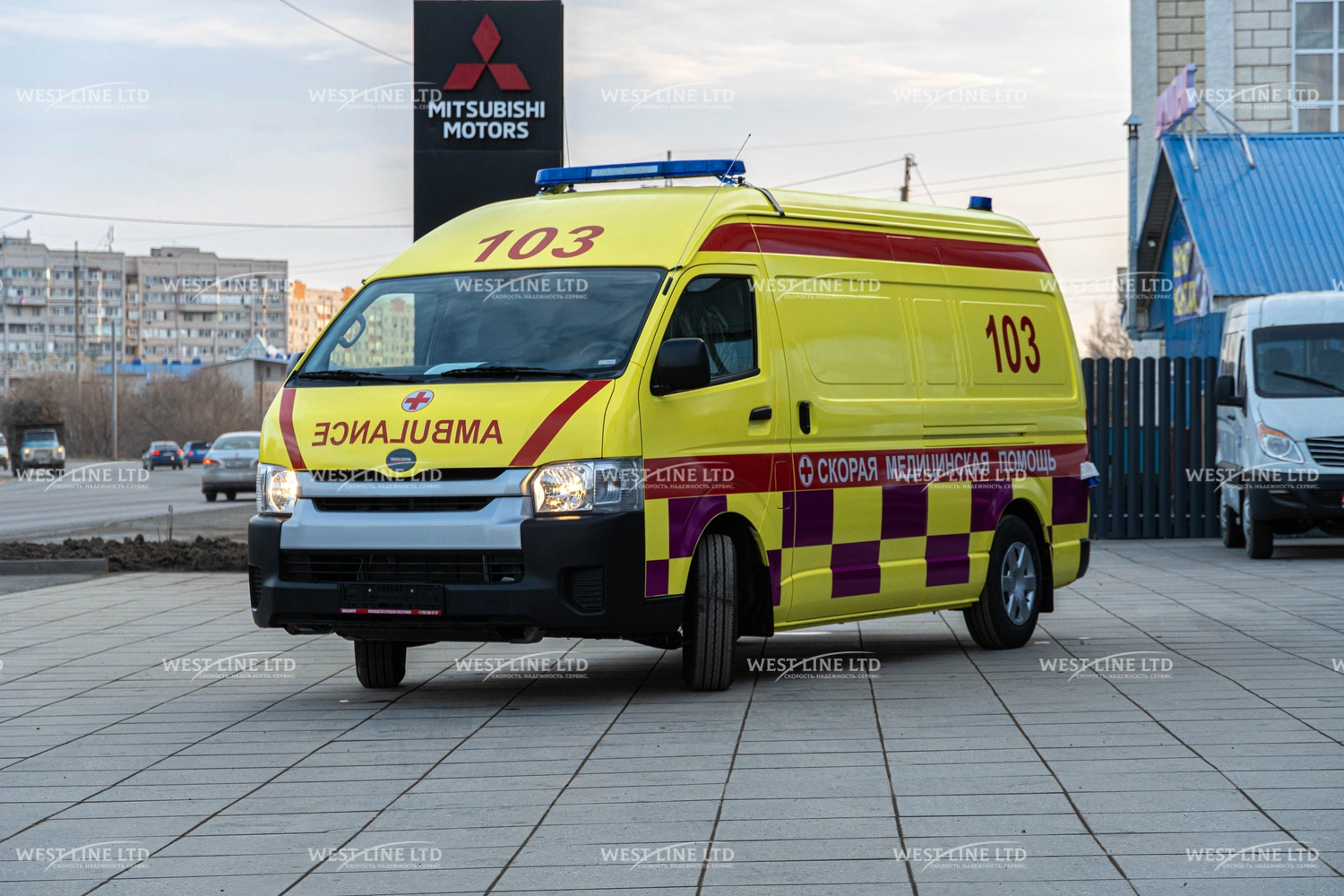 avtomobil-skoroj-medicinskoj-pomoshhi-na-baze-toyota-hiace-2 image