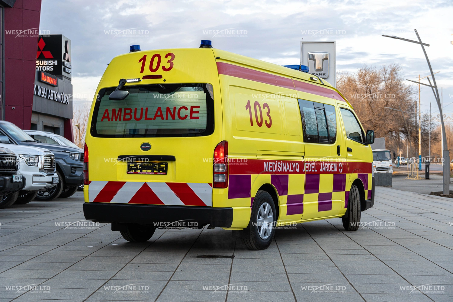 avtomobil-skoroj-medicinskoj-pomoshhi-na-baze-toyota-hiace-7 image