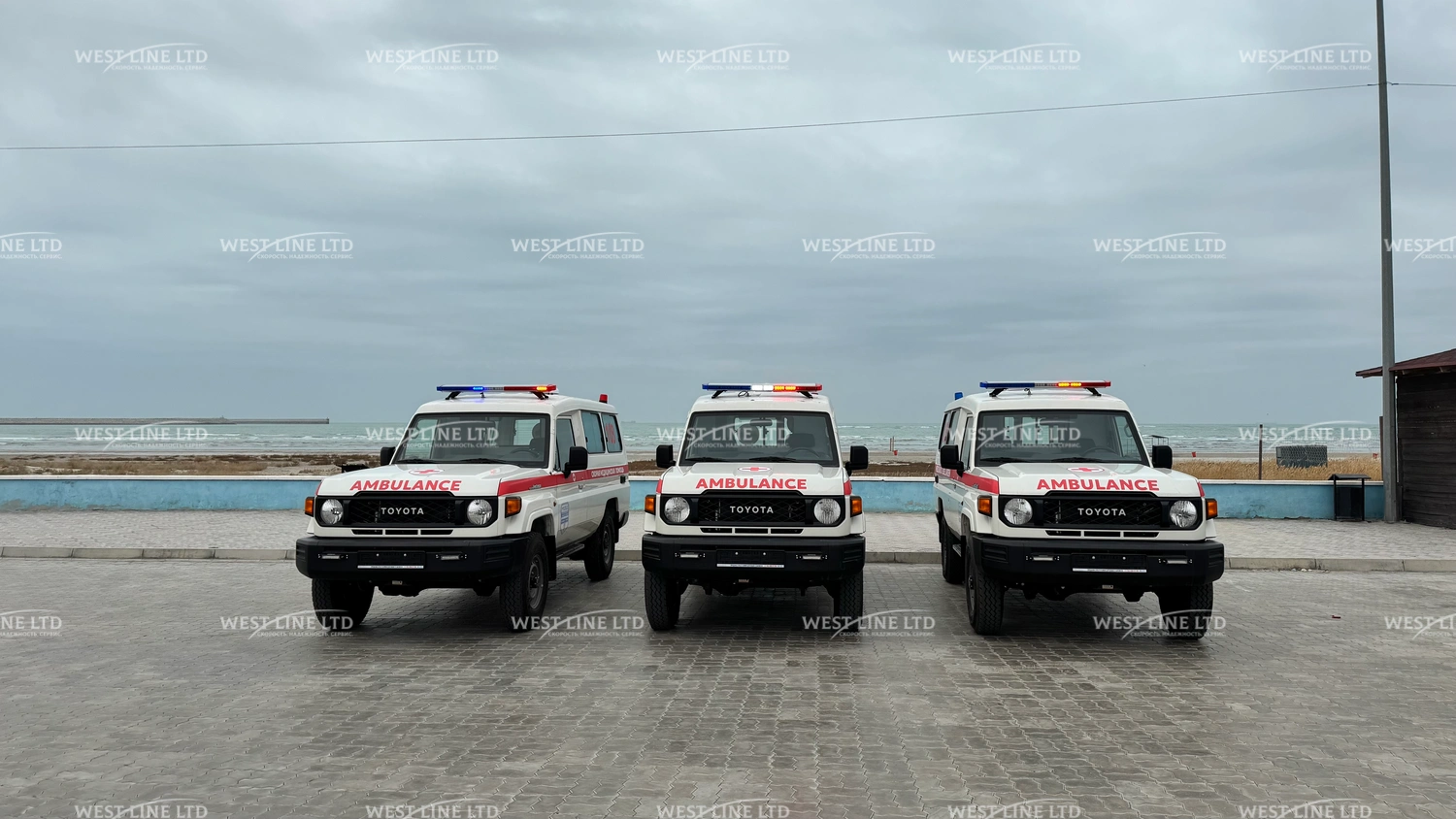 avtomobil-skoroj-pomoshhi-na-baze-toyota-land-cruiser-78-2 image