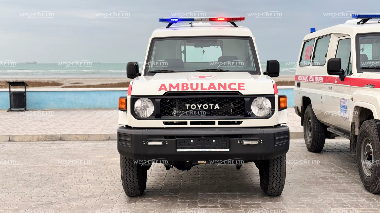 avtomobil-skoroj-pomoshhi-na-baze-toyota-land-cruiser-78-5 image