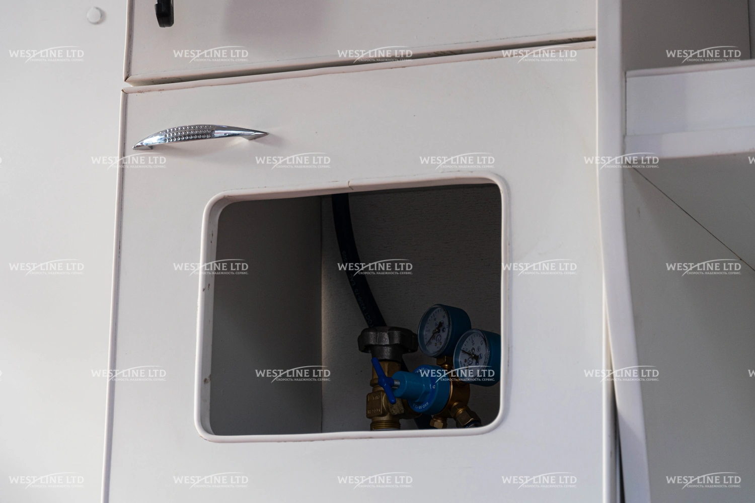 avtomobil-skoroj-pomoshhi-na-baze-toano-van-9 image Купить АСМП на базе FOTON Toano VAN в Казахстане