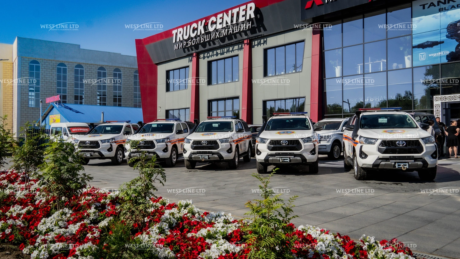 operativno-spasatelnyj-avtomobil-na-baze-toyota-hilux-4 image