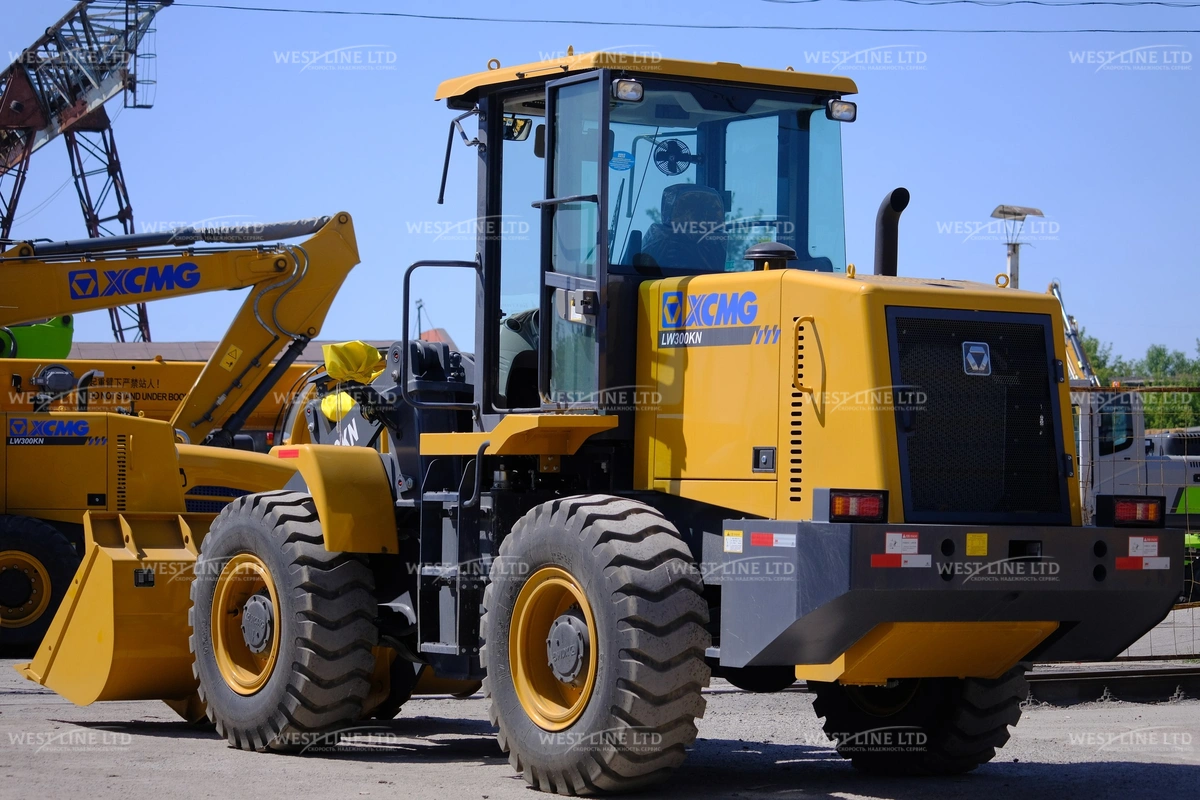 frontalnyj-pogruzchik-lw300kn-1-8-kub-2 image Фронтальный погрузчик LW300KN - 1,8 куб