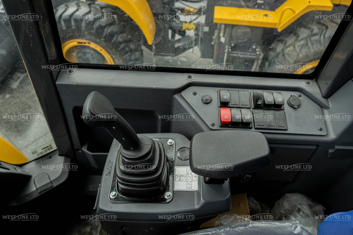 frontalnyj-pogruzchik-xc936-1-8-kub-012 image Фронтальный погрузчик XC936 -1,8 куб